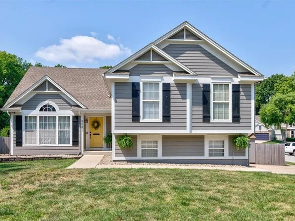 908 NE Country Ln, Lees Summit, MO 64086