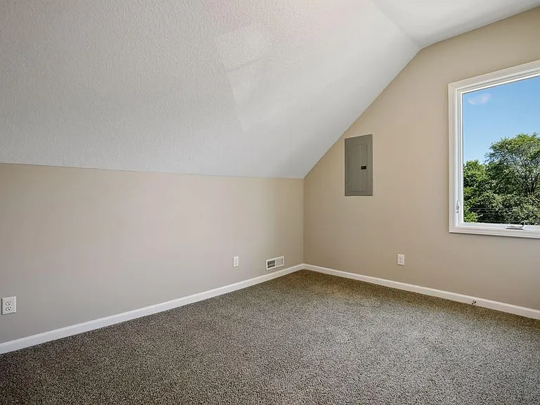 2050 W Broadway Ave — Photo 5