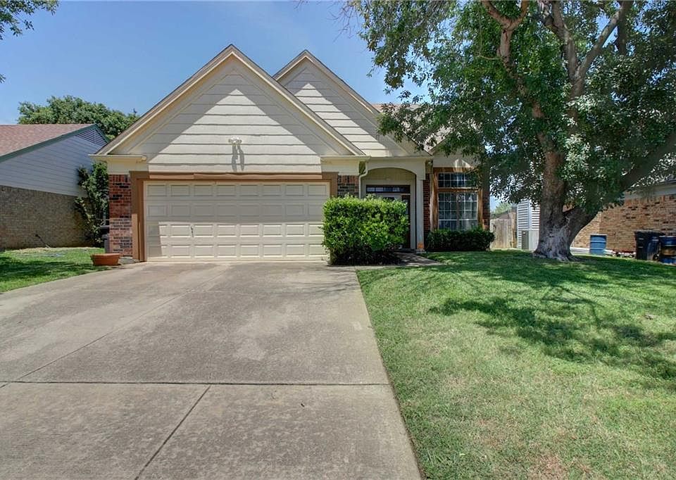1st image of 2612 Creekwood Ln