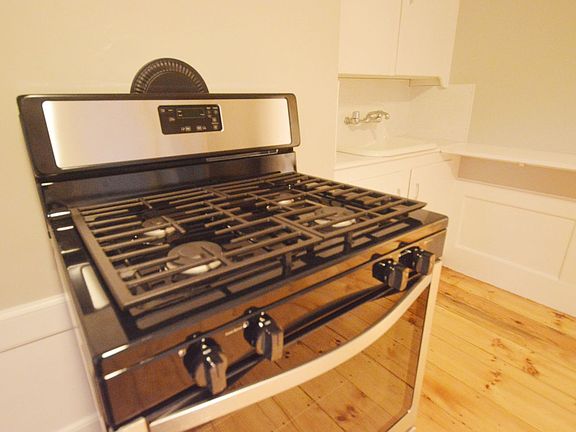 3rd image of 487-493 Fairmount St Rear 493
