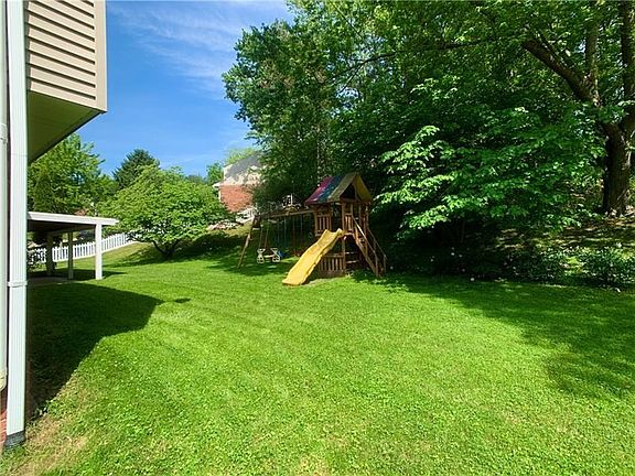 2nd image of 1206 McKnight Dr