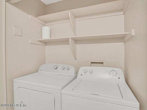 4th image of 85 DEBARRY Avenue #1066