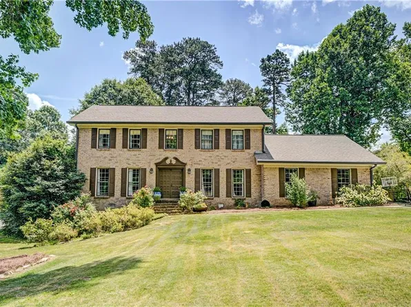4414 Dunriver Dr, Lilburn, GA 30047