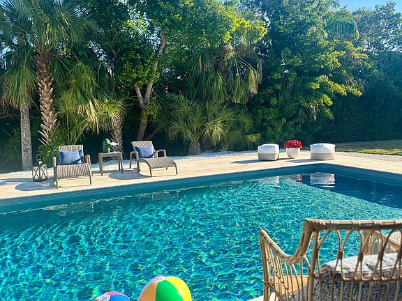 2nd image of 311 Island Cir