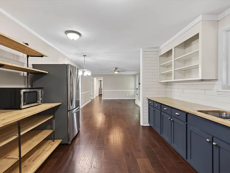 306 Locust Rd — Photo 15