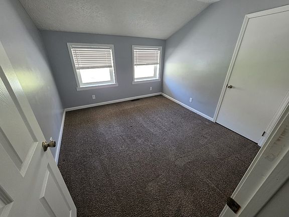4th image of 860 N Lincoln St APT 4
