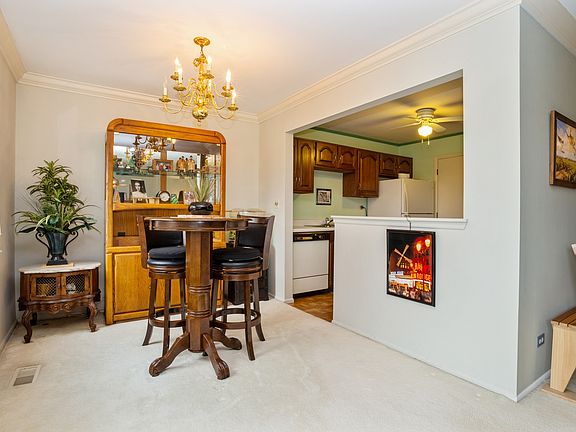 4th image of 603 Fairbanks Ct #1X