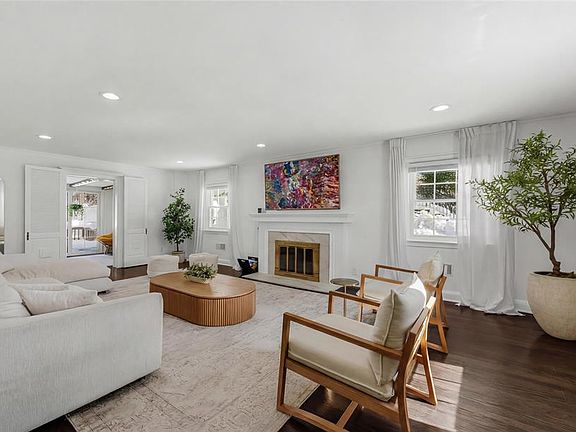 3rd image of 609 Wyndham Rd