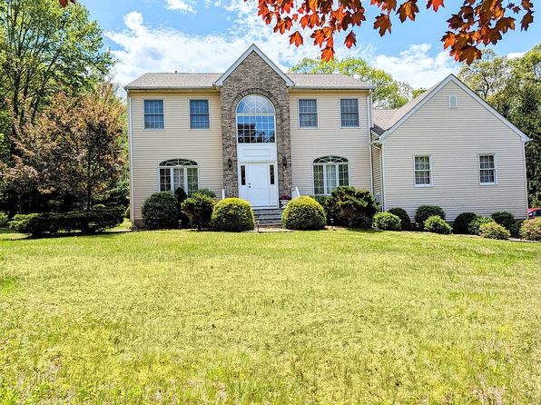 7 School House Ln