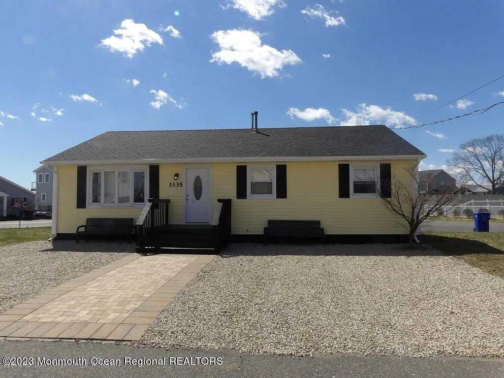 3135 Veeder Avenue photo 1