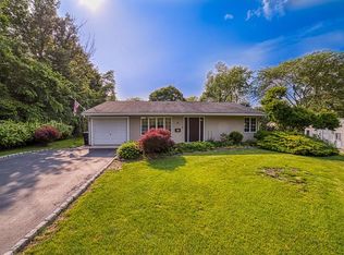 45 Kingsley Rd, Kendall Park, NJ 08824