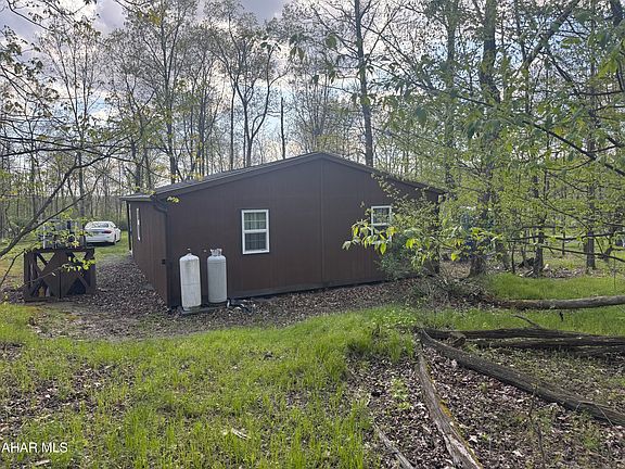 5th image of 127 Acorn Ln