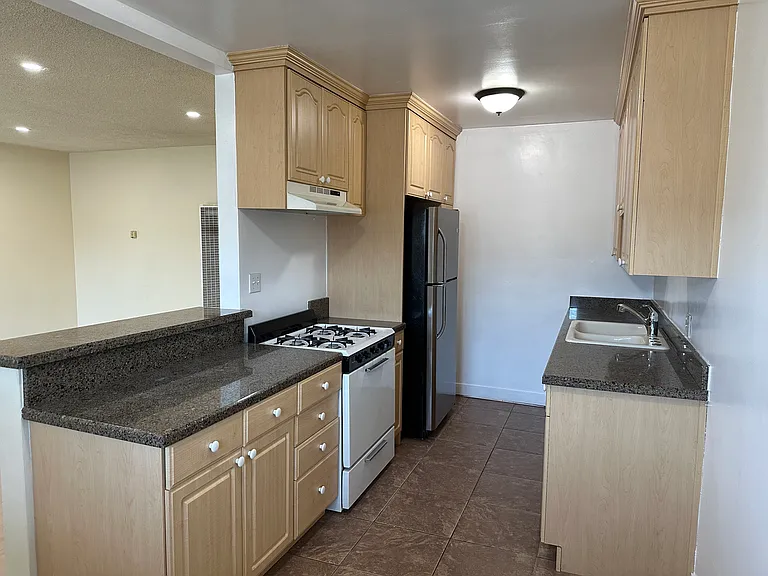 454 Riverdale Dr #7 — Photo 5