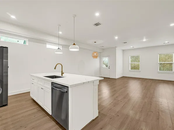 1405 E 33rd St #A, Houston, TX 77022