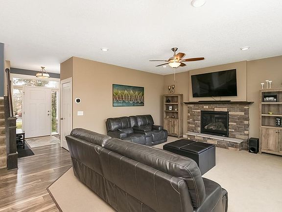 5th image of 10121 Noble Ave N