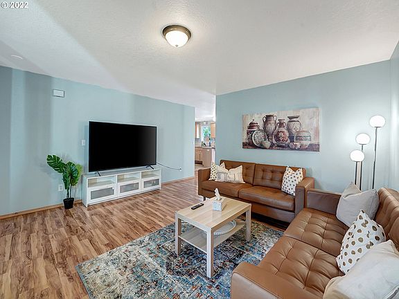 2nd image of 8521 NE 37th Cir