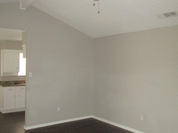 3rd image of 7324 Darien St