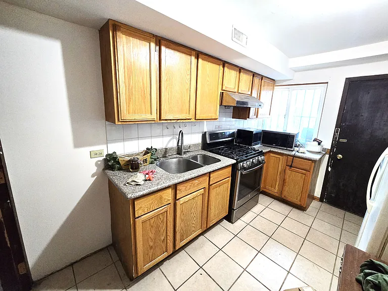 2618 S Shields Ave #B — Photo 3