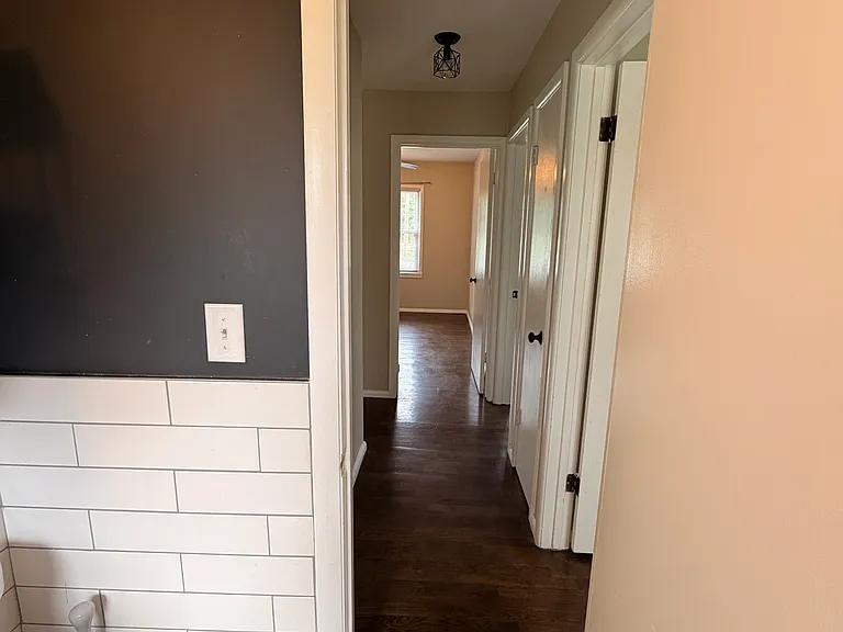 1304 E 11th Ave — Photo 12