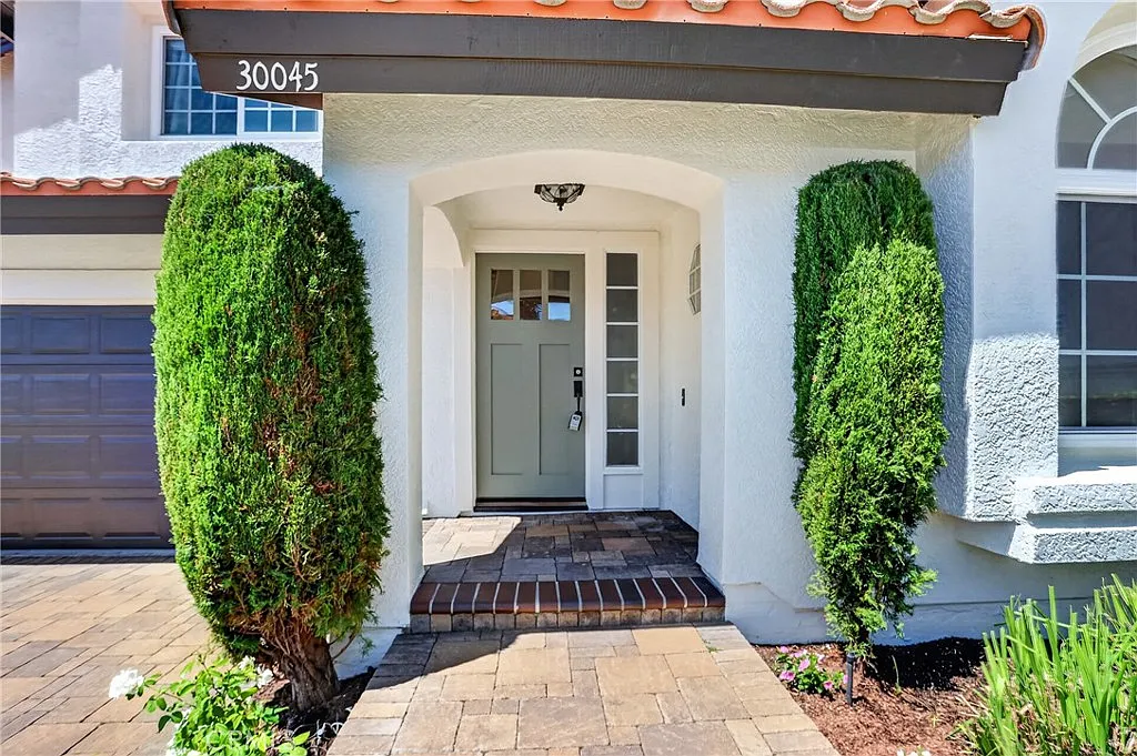 4 bed, 2059 sqft, $5,800 — Photo 2