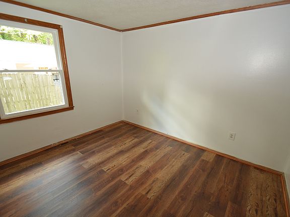 4th image of 2966 Carolyn Dr