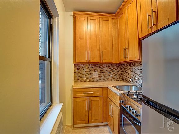 4th image of 241 6th Ave APT 2J