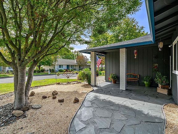 2nd image of 132 Mountain Vista Circle