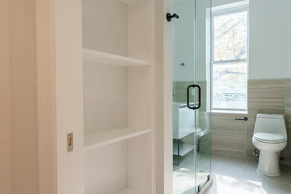 Rented by HighRiseNY | media 21