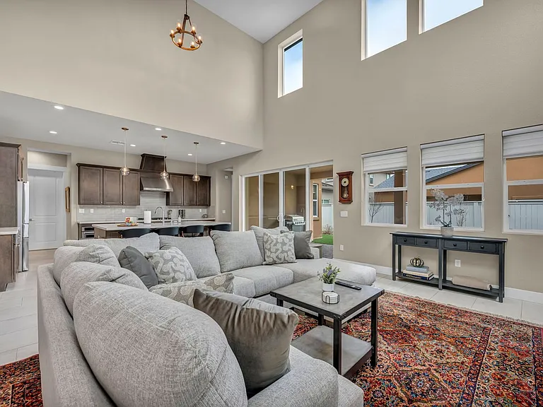 619 Camargue Trl — Photo 12