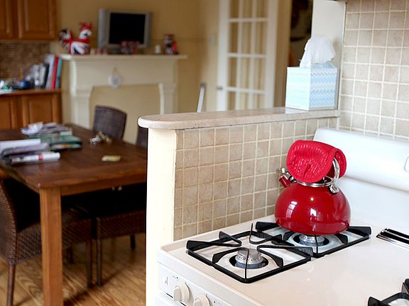 3rd image of 548 Henry St APT 4
