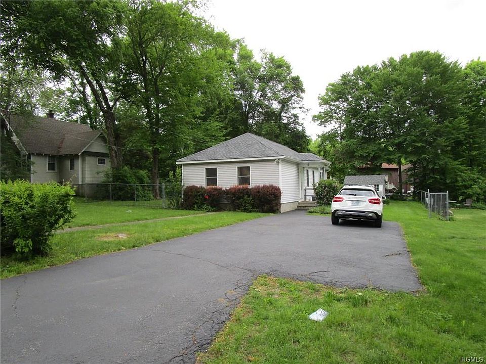 1st image of 12 Cypress Ln