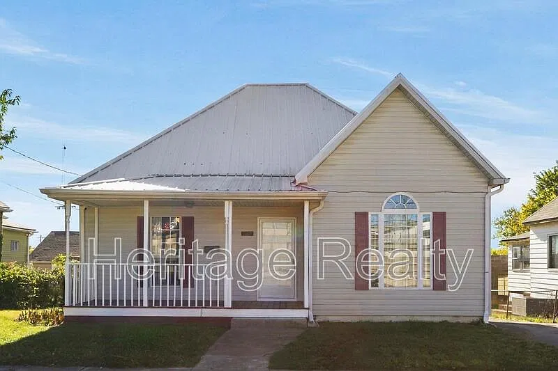 3 bed, 2.0 bath, 1258 sqft, $1,800 — Photo 1