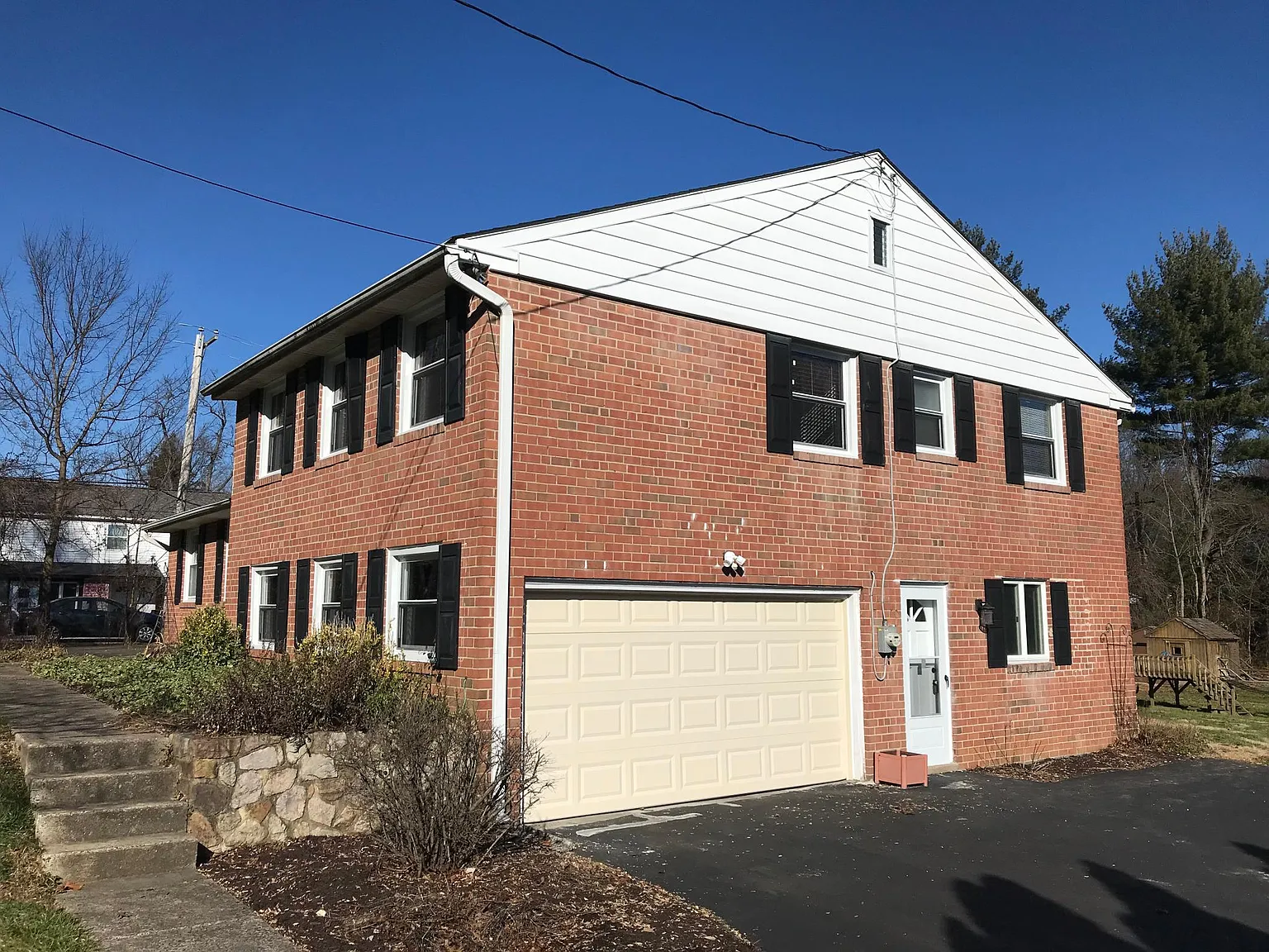 3 bed, 2.5 bath, 2822 sqft, $4,000 — Photo 2