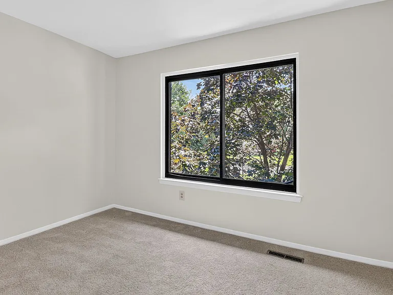 143 Bourbon Ct — Photo 8