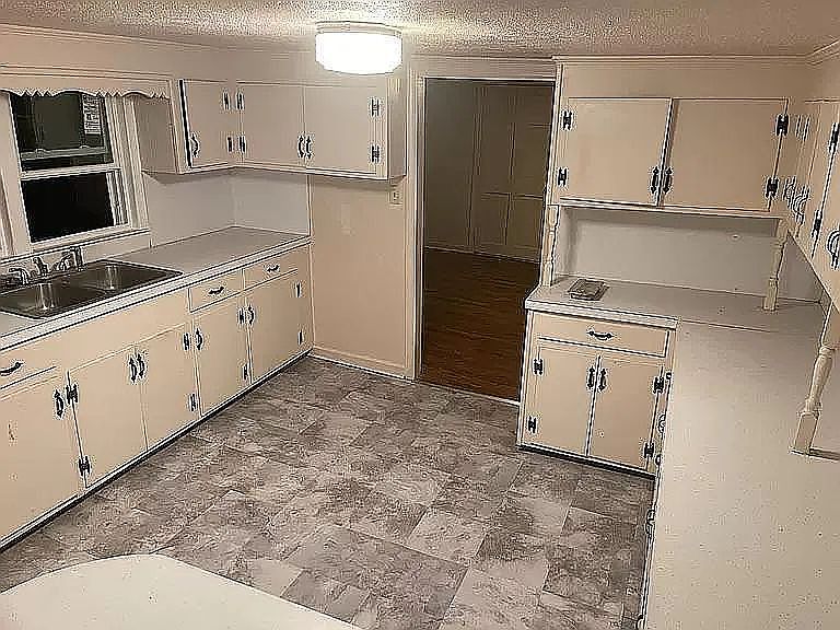 2nd image of 53 Forest Rd