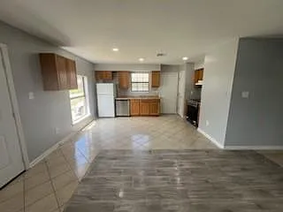 3 bed, 2.0 bath, 1350 sqft, $1,600 — Photo 4