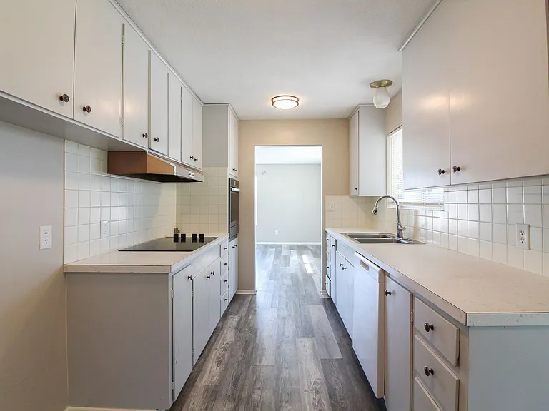 1500 Woodbury St — Photo 2