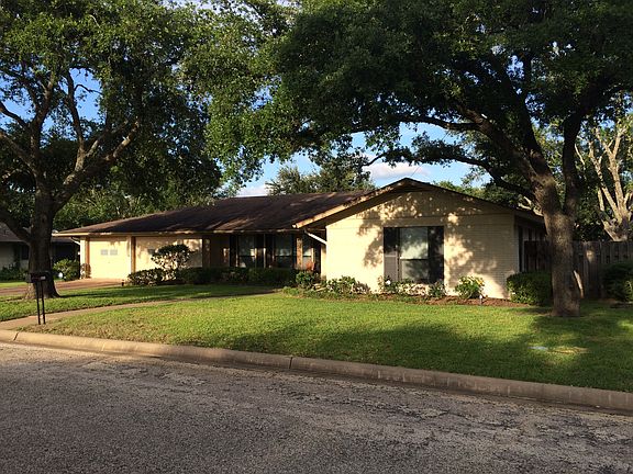 2nd image of 424 Woodland Ave