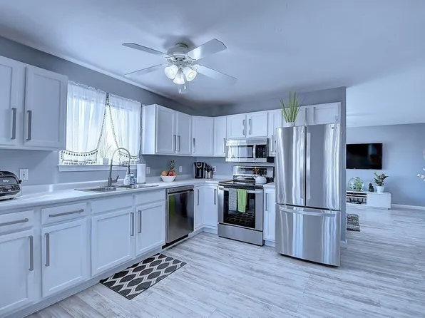 4 Warsaw Ave #6, Dudley, MA 01571