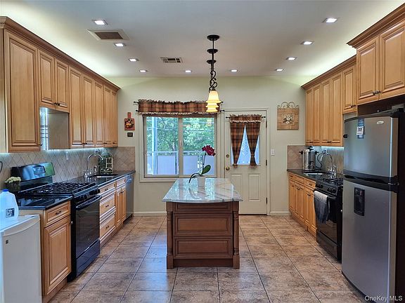 2nd image of 40 Herrick Avenue #201