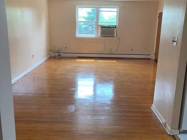 915 Mermaid Ln, Wyndmoor, PA 19038