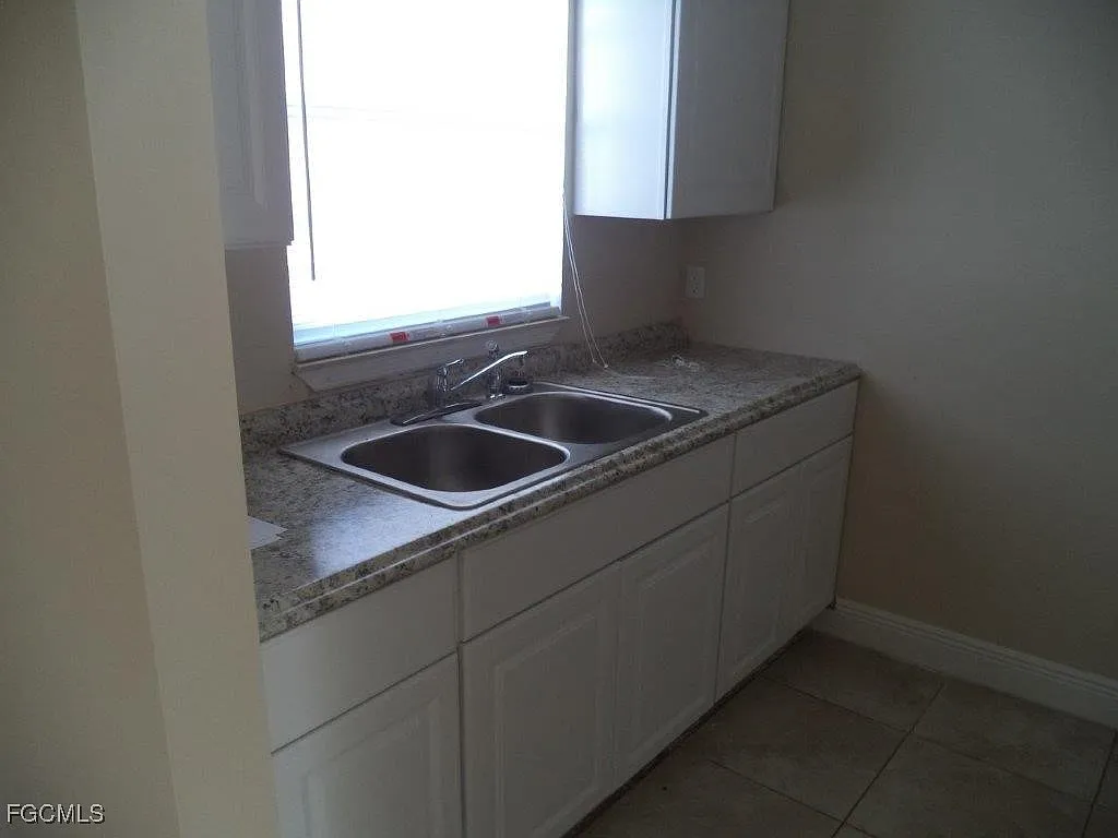2 bed, 1.0 bath, 2544 sqft, $1,395 — Photo 3