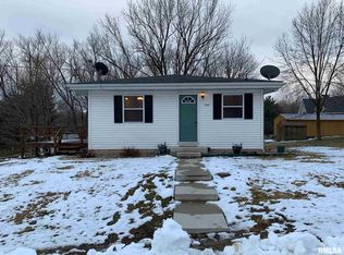 320 W Church St, Pleasant Plains, IL 62677
