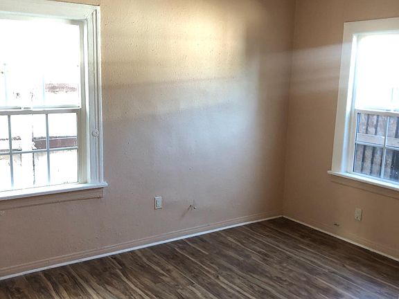 4th image of 915 6th Ave