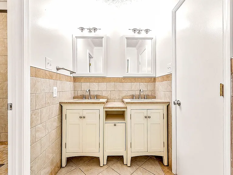 6837 Woodmark Dr — Photo 17