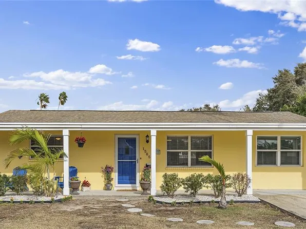 1565 Connecticut Ave NE, Saint Petersburg, FL 33703