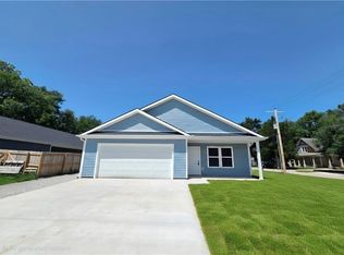 542 N Lexington St, Adrian, MO 64720