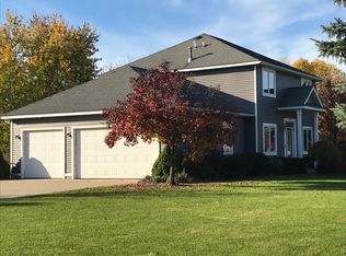 10602 Greystone Dr, Zeeland, MI 49464