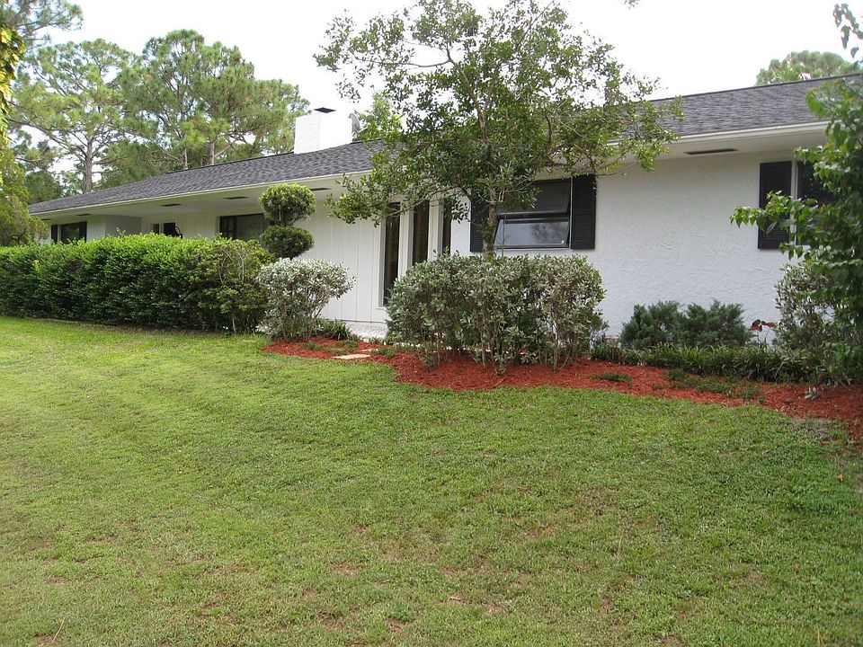 SOLID CBS HOME WITH POOL, 2.5 ACRES FULLY FENCED, HUGE KITCHEN, NEW ROOF +++
