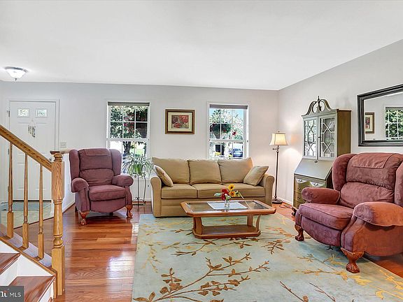 5th image of 10 Sussex Dr